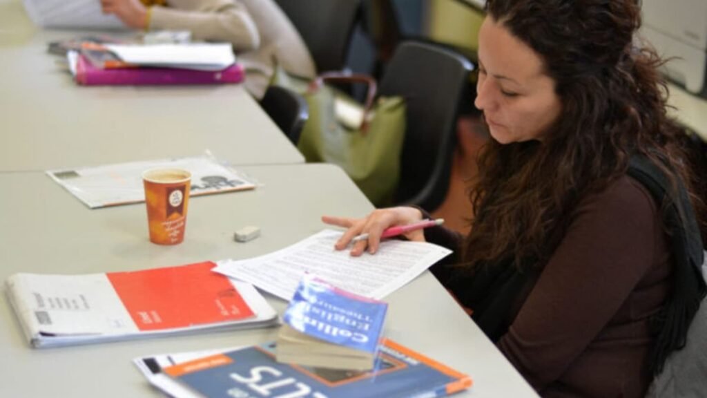Mujer estudiando ingles